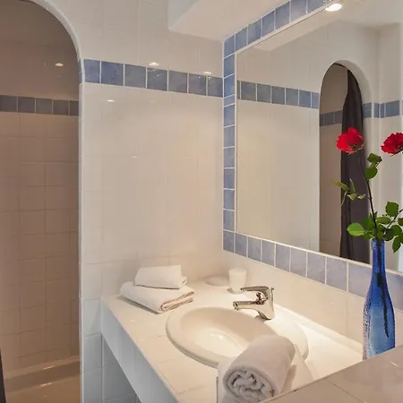 Locations アパート カロンザナ