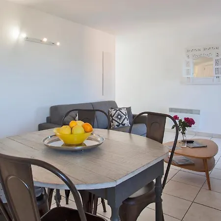 Locations アパート カロンザナ